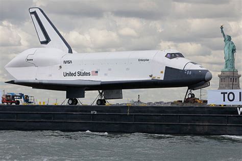 Space Shuttle Enterprise sails to New York - CSMonitor.com