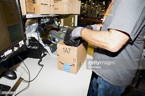 115 Inside New Amazon Com Inc S Fulfilment Center Stock Photos, High ...