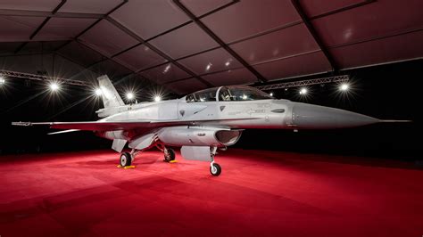 Team celebrates Bahrain's first F-16 Block 70 aircraft > Edwards Air Force Base > News