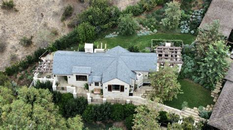 George Clooney California Home: Photos of Studio City House | Closer Weekly