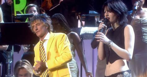 Rod Stewart Puts On A Show-Stopping Performance Of 'I Don't Want To Talk About It' With Amy ...