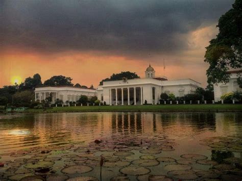 Beautiful Bogor Palace in the evening | Indonesia, Istana