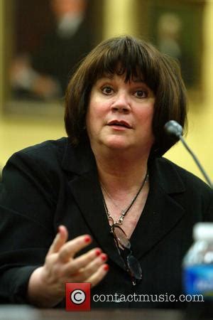 Linda Ronstadt | Linda Ronstadt Praises Emmylou Harris For Parkinson's Support | Contactmusic.com