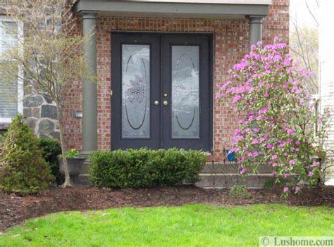 Front Door Color and Neat Yard Lndscaping Ideas, Simple Home Staging ...