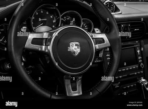 Classic porsche 911 interior hi-res stock photography and images - Alamy