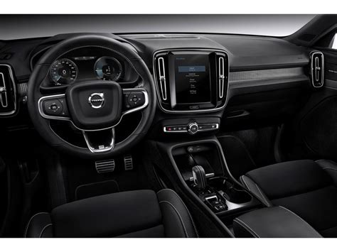 2025 Volvo XC40: 88 Interior Photos | U.S. News