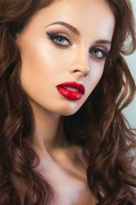 Bold Makeup Inspiration: Red Lips And Cat Eyes