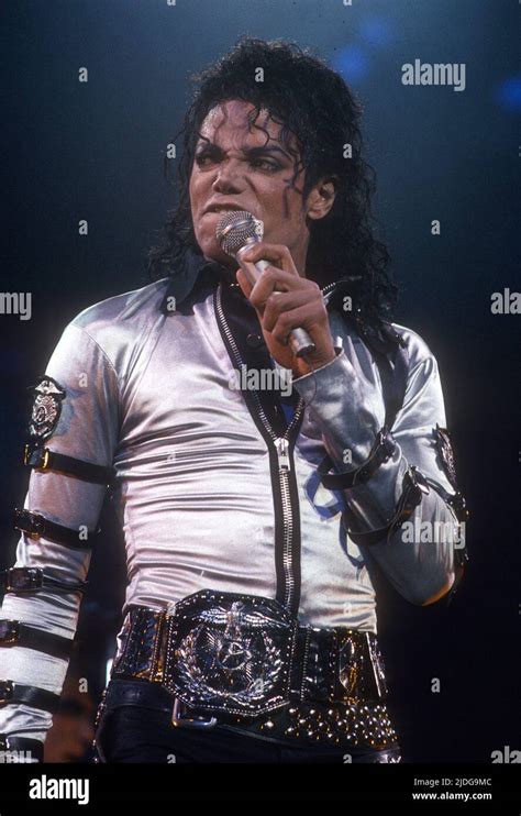 Michael jackson moonwalk hi-res stock photography and images - Alamy