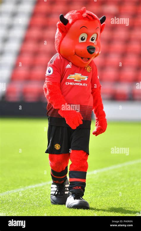 Manchester united mascot Banque de photographies et d’images à haute résolution - Alamy