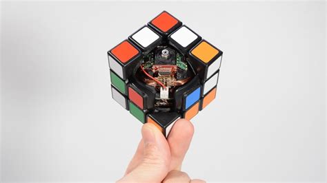 This Robotic Rubik's Cube Can Solve Itself