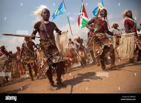 Burundi dance hi-res stock photography and images - Alamy