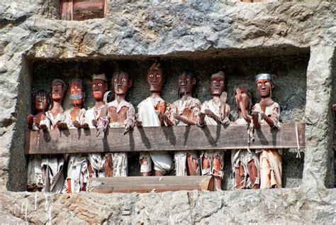 Tau Tau Statues in Lemo, Indonesia Stock Photo - Image of wood, death: 29772588