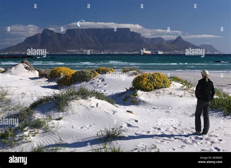 Kite Surfer, Bloubergstrand, Cape Town, South Africa, Africa, beach ...