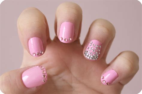 NailArt 101: Nail Design With Gems