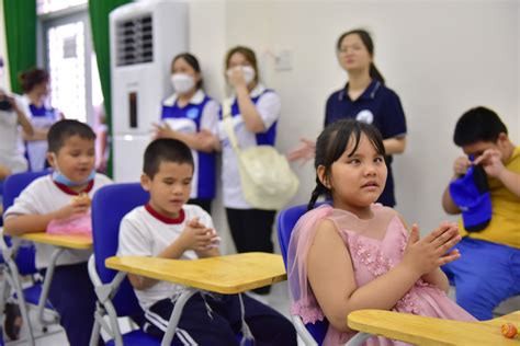 Vietexplorer.com - Visually-impaired children celebrate Mid-Autumn ...