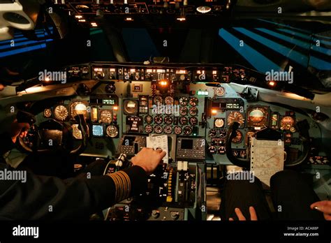 Md 80 Cockpit Hi-res Stock Photography And Images Alamy, 41% OFF