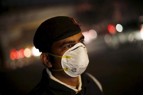 Delhi air pollution: Retailers sell smog masks at higher prices as ...