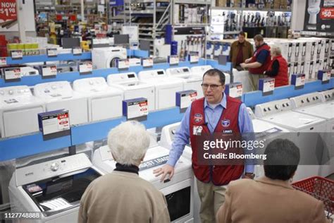 Home Depot Employee Photos and Premium High Res Pictures - Getty Images