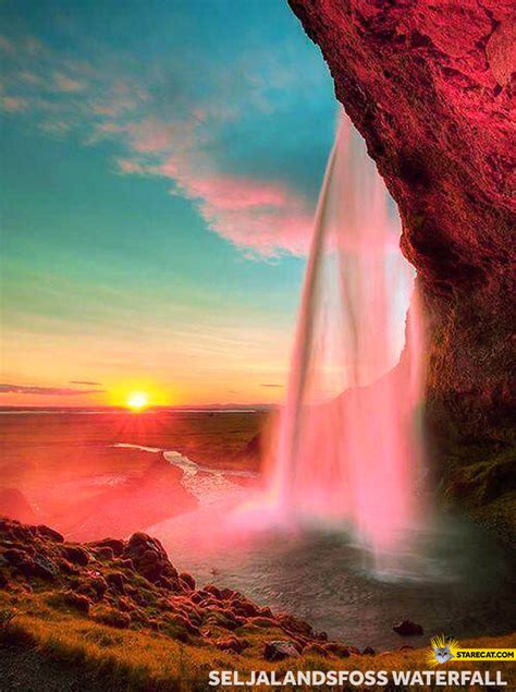 Waterfal Seljalandsfoss sunset | StareCat.com