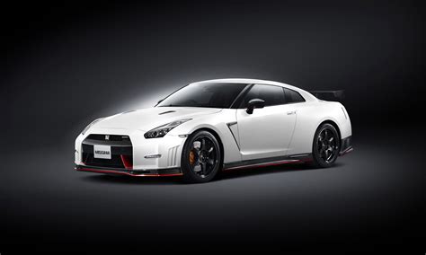 2014 Nissan GT-R Nismo EU-Spec - Road and Track Test