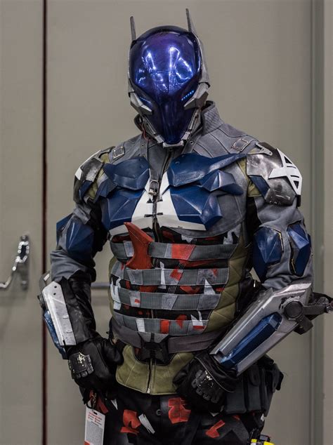 You've seen it here before, the Arkham Knight Cosplay Suit, Here it is ...