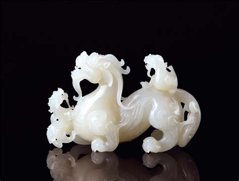 Jade Dragon Carving | Chinese jade, Dragon statue, Jade dragon