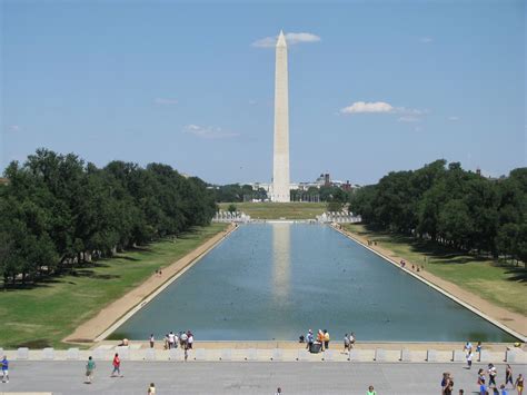 The Reflecting Pool between the Washington Monument and Lincoln Memorial | Washington monument ...