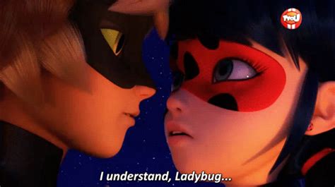 Miraculous Ladybug season 2: Cat Noir kisses Ladybug in gifs - YouLoveIt.com