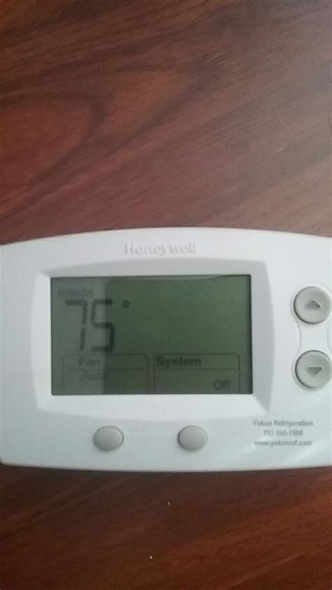 Honeywell 6000 non-programmable thermostat for Sale in Las Vegas, NV ...