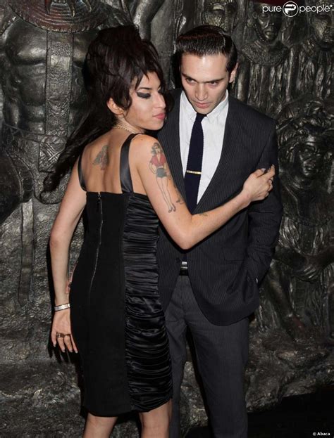 Amy Winehouse et Reg Traviss, à Londres, le 4 août 2010. - Purepeople