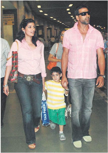 Akshay Kumar Family | Hollywood & Bollywood Celebrity