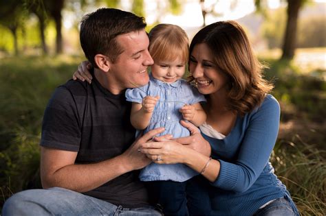 The Complete Guide to Family Portrait Photography – 50 Photo Tips