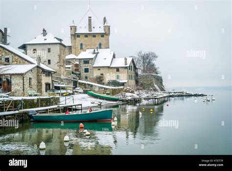 Winter in france hi-res stock photography and images - Alamy