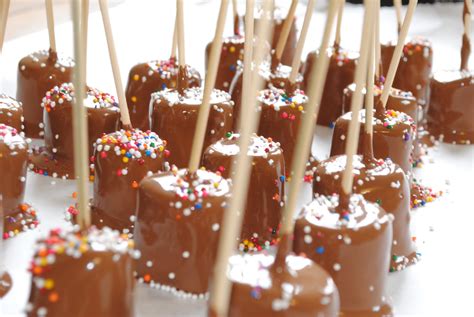 RAZMATAZ: Gifted - Chocolate Dipped Marshmallows