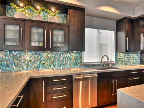 75 Kitchen Backsplash Ideas for 2021! (Tile, Glass, Metal etc.)