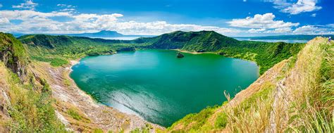 Crater lake of Taal Volcano on Taal … – License image – 71081929 lookphotos