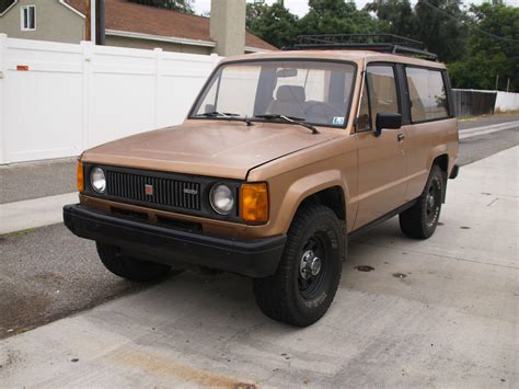 1986 Isuzu Trooper DLX Turbo Diesel 4x4 2-Door Manual Transmission ...