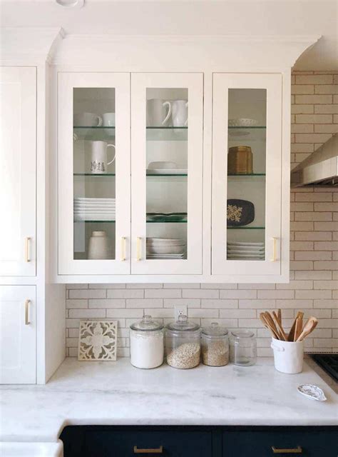 What to Display in Glass Kitchen Cabinets - allareportable