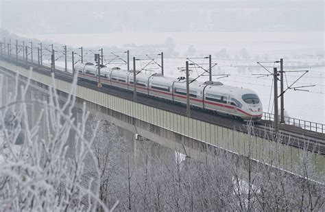 ICE 3 High-Speed Train [1280x784] : r/MachinePorn