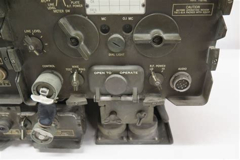 US Army Signal Corp Transmitter Radio - Oahu Auctions