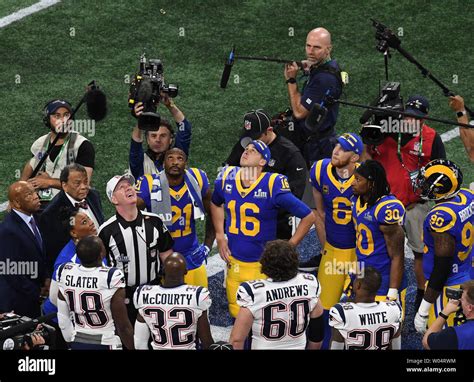 Coin toss super bowl hi-res stock photography and images - Alamy