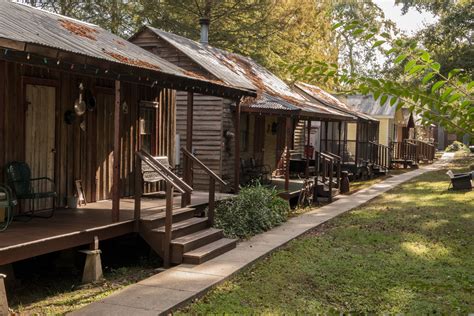 BAYOU CABINS : Guest House in Breaux Bridge, LA