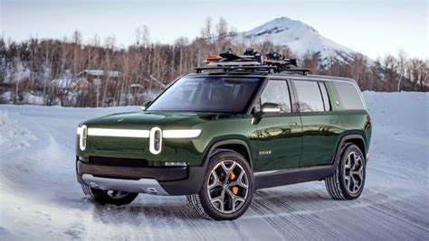 2022 Rivian R1T and R1S: Both electric trucks top 300 miles of EPA range