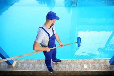 SWIMMING POOL CLEANING SERVICES - Plano Landscaping Company