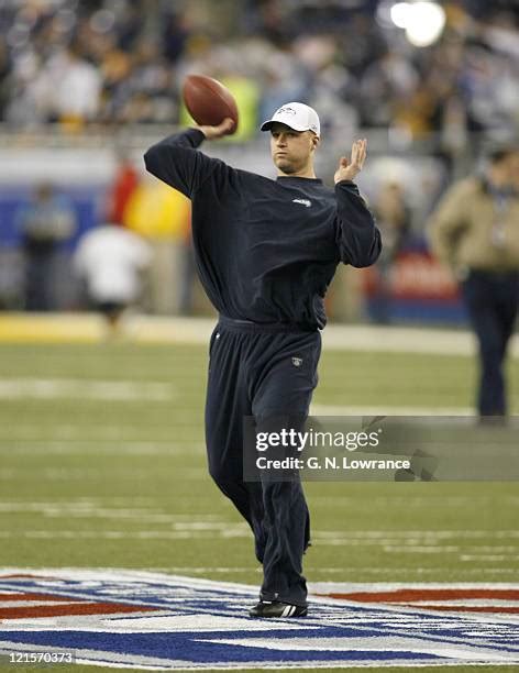 Matt Hasselbeck Photos and Premium High Res Pictures - Getty Images