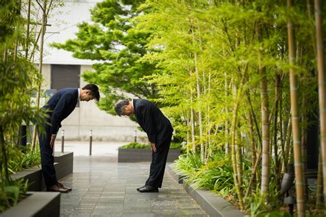 Say Hello in Japanese (Basic Greetings, How to Bow)