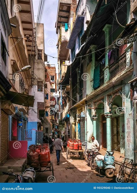 Life on the Streets of Varanasi, India Editorial Image - Image of crowded, poor: 95529040