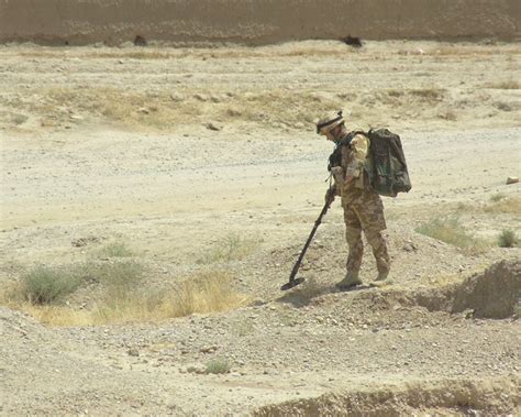 DVIDS - Images - Soldiers Investigate Possible IED [Image 7 of 7]