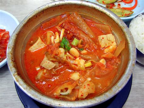 File:Korean stew-Kimchi jjigae-05.jpg - Wikipedia