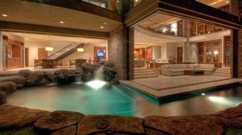 Luxury Homes with Magnificent Swimming Pools